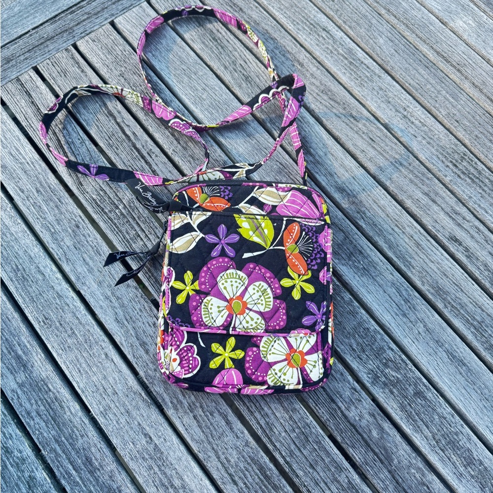 EUC Adorable Vera Bradley crossbody bag with adjustable strap!
